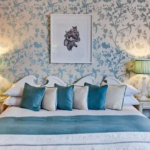 The Claremont 5*, Brighton Birleşik Krallık