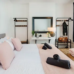 Nomi Homes - - Bookdirect - - - Wifi Exeter